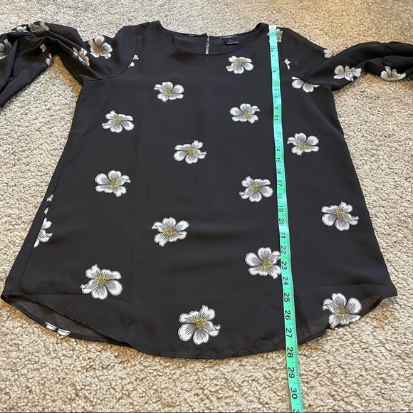 Ann Taylor factory black floral cinched puff sleeve blouse size small - Picture 8 of 9